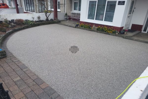 Resin driveway surfacing in Birr
