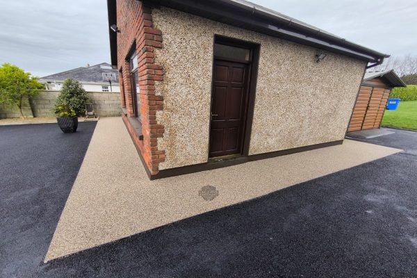 Resin driveway surfacing in Cloghan