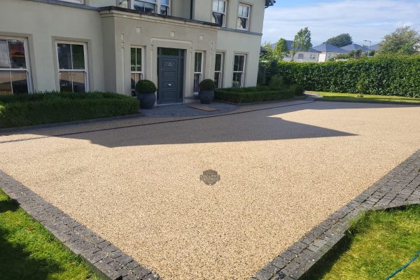 Resin driveway surfacing in Kinnitty