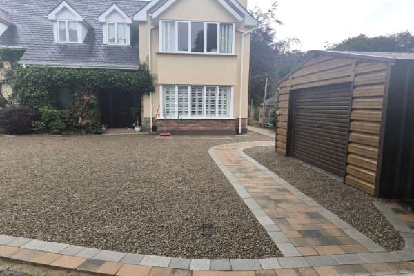 Laying a tar and chip driveway in Birr