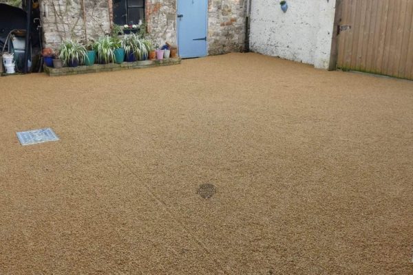 Laying a tar and chip driveway in Blue Ball