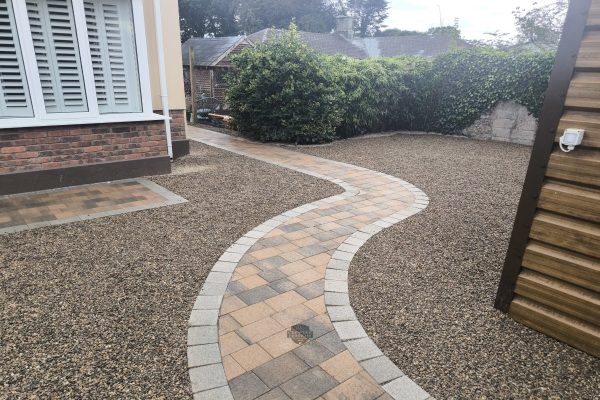 Laying a tar and chip driveway in Geashill