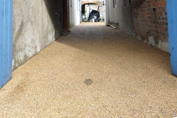 Laying a tar and chip driveway in Kinnitty